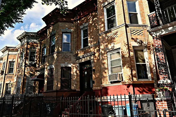 Rented by Level Group | media 22