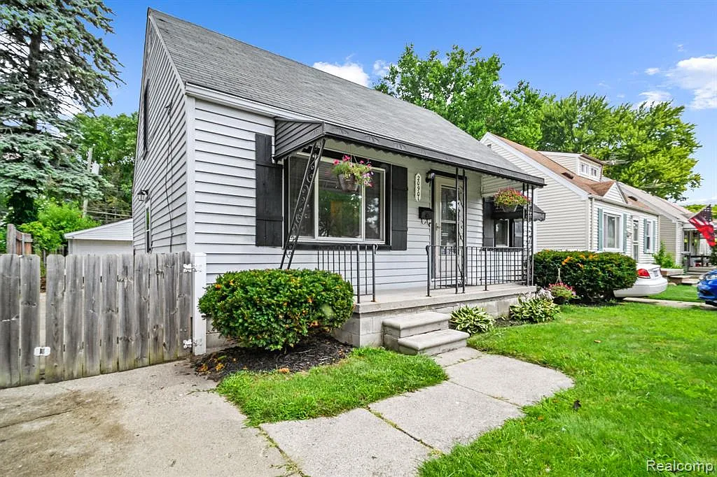 Bon Heur St, Saint Clair Shores — Photo 2