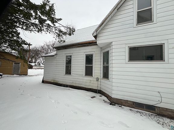 4th image of 719 Vaughn Ave