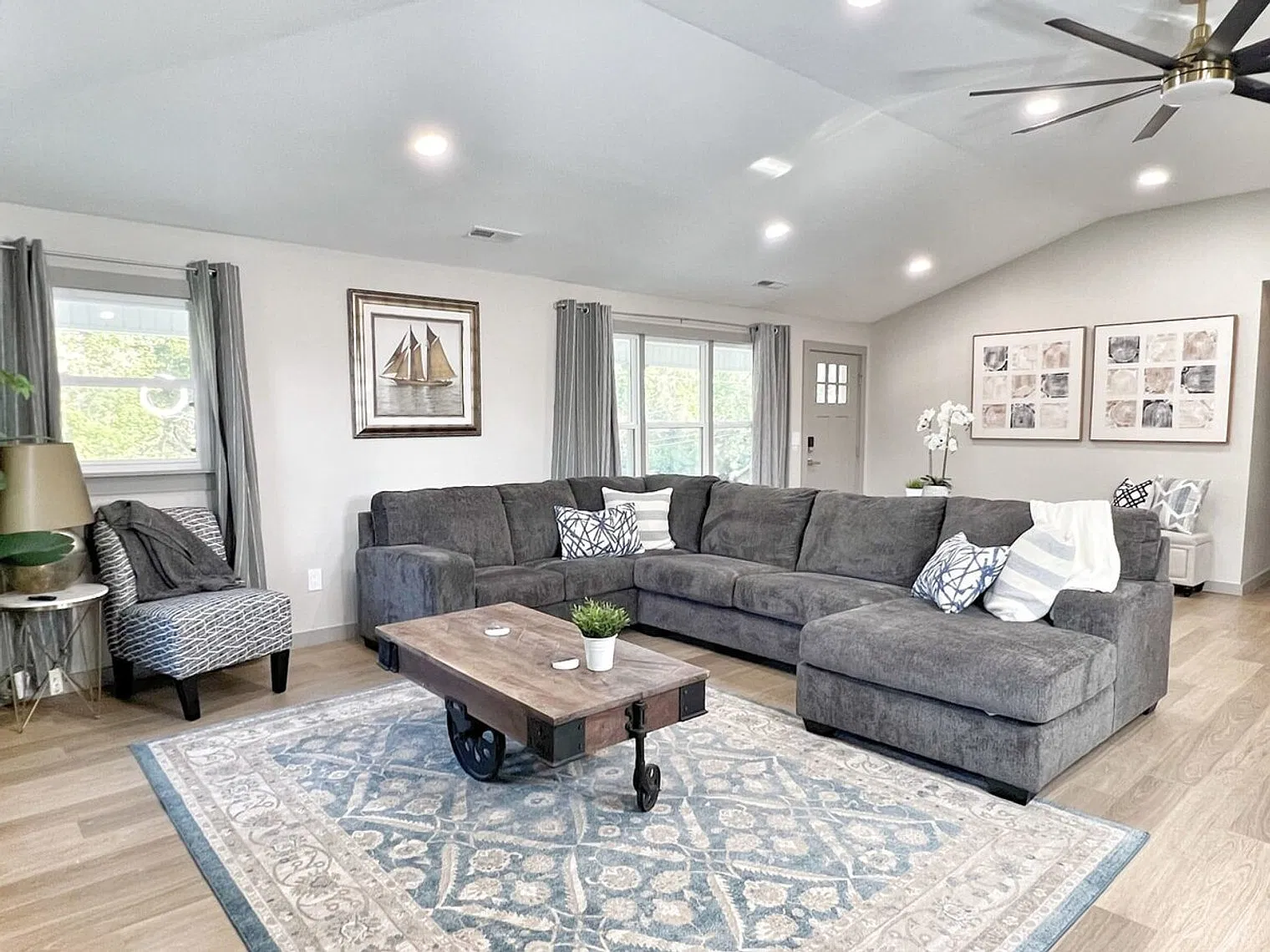 4 bed, 3.0 bath, 2594 sqft, $3,791 — Photo 3