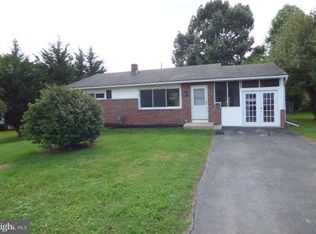 17611 Crest Dr, Hagerstown, MD 21740