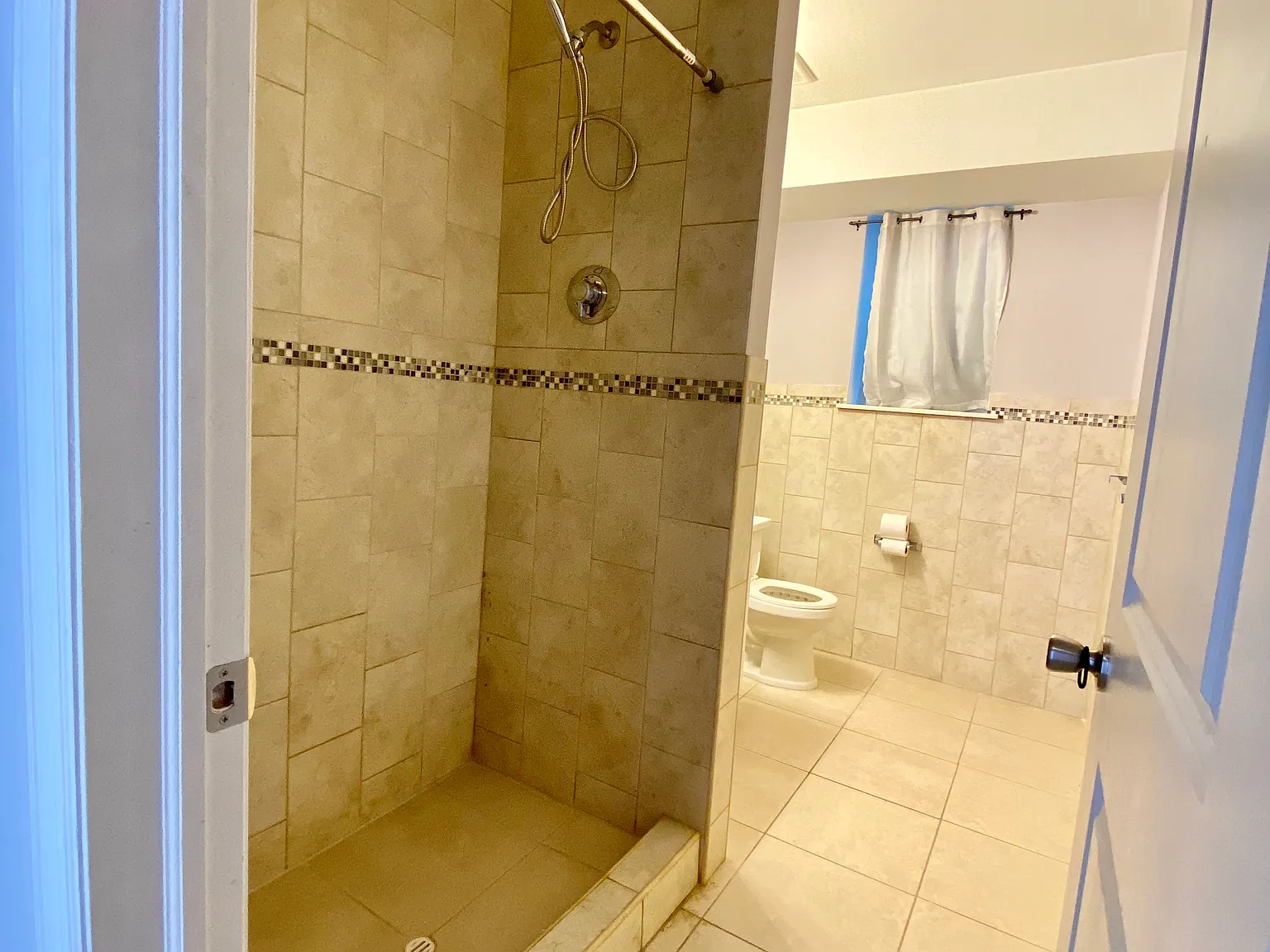 1 bed, 1000 sqft, $1,800 — Photo 4