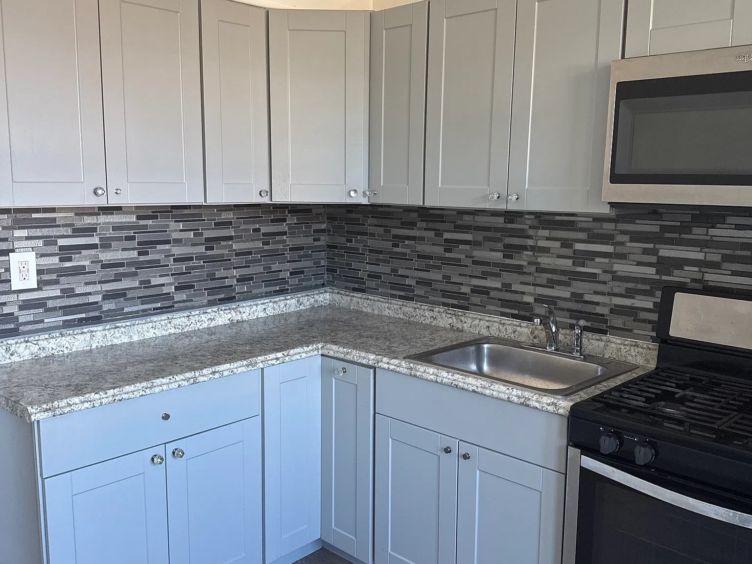 3 bed, 1000 sqft, $2,800 — Photo 4