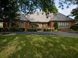 24 Regent Dr, Oak Brook, IL 60523