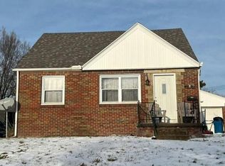 2409 Eastmoreland Dr, Oregon, OH 43616
