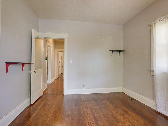 3rd image of 418 Denver Ave
