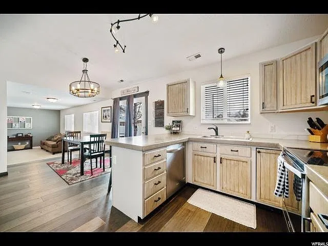 1002 S 850 W — Photo 4