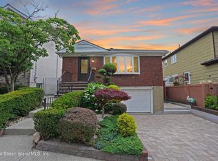37 Beach Ave, Staten Island, NY 10306