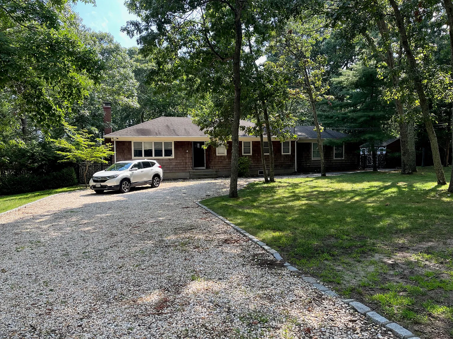 Year round 4 bed 2 bath, very secluded and private. Heated igp. — Photo 1