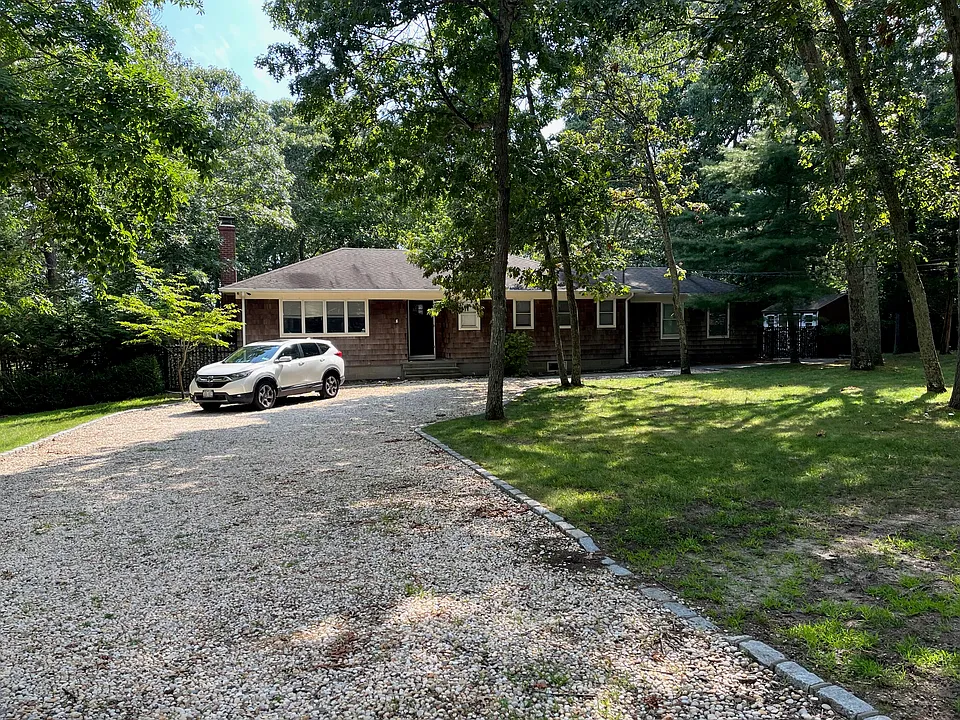 3 Robins Nest Ln