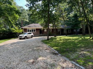 3 Robins Nest Ln, Hampton Bays, NY 11946