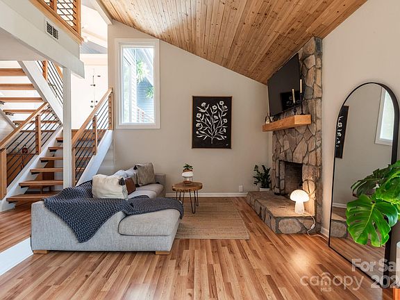 4th image of 1524 Larochelle Ln