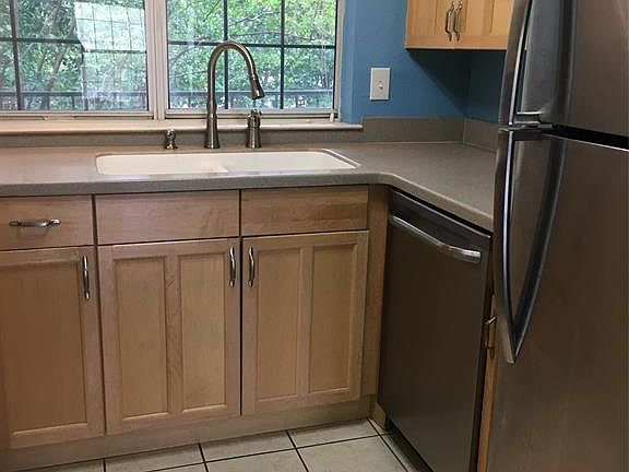 4th image of 2535 Wedglea Dr APT E