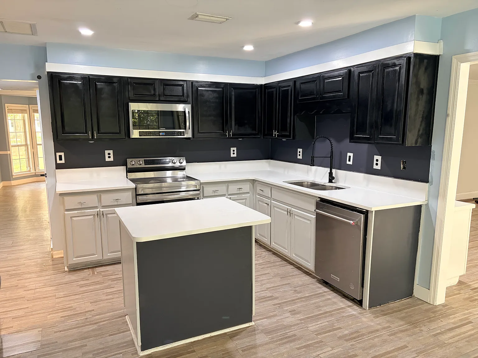 4 bed, 2414 sqft, $3,550 — Photo 4
