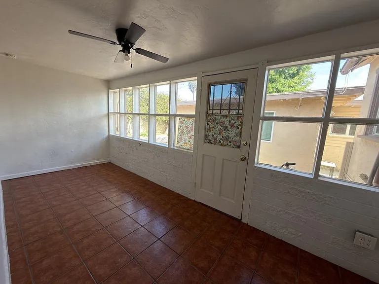 986 Merritt Dr — Photo 16