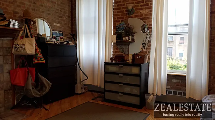 Rented by ZealEstate Group Inc | media 42