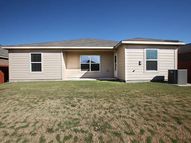 1325 Englemann Dr — Photo 4