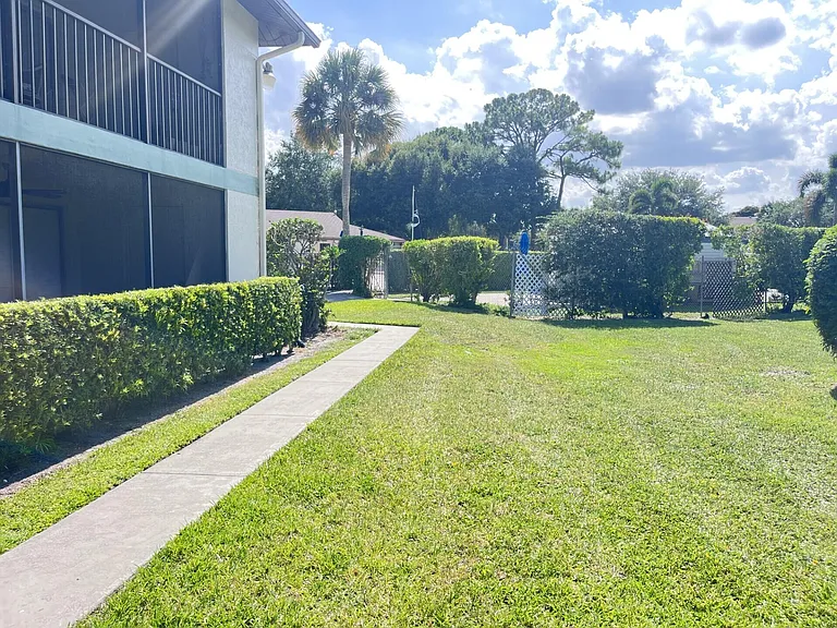 6341 Chasewood Dr #D — Photo 3