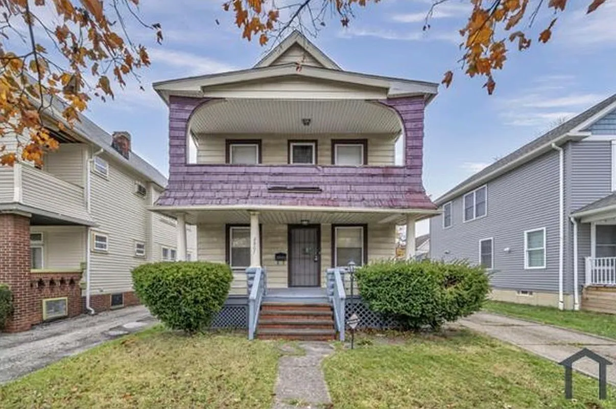 2 bed, 704 sqft, $1,050 — Photo 1