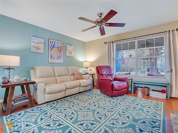 3rd image of 101 N Teakwood Ct