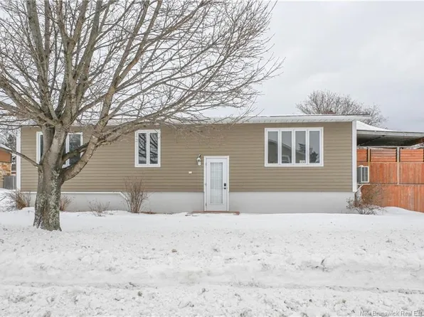 174 Bellefeuille St, Shippagan, NB E8S 1G7