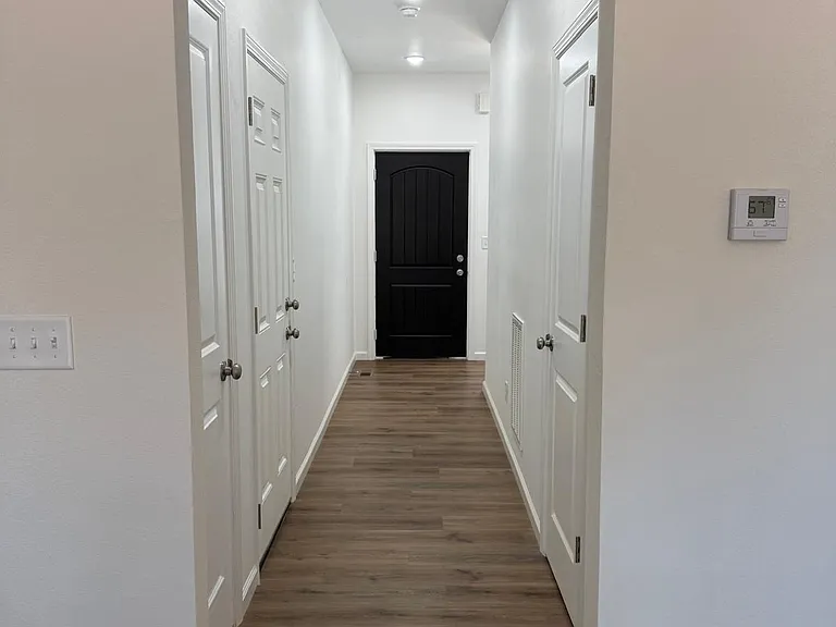 2022 N Weller Ave #B — Photo 6