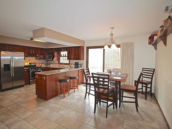 5th image of 6339 Cheryl Dr