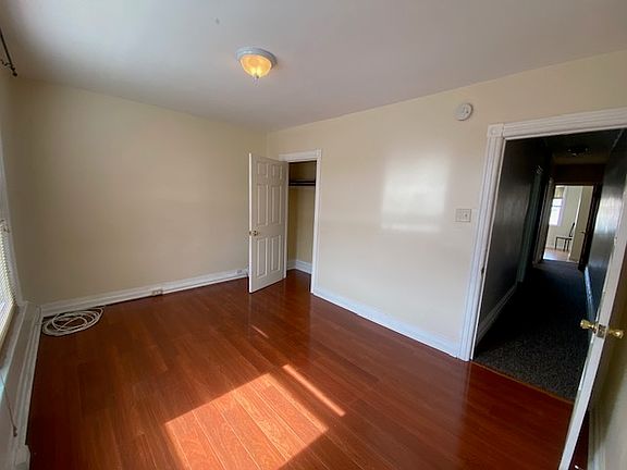 5th image of 427 E Wall St #1