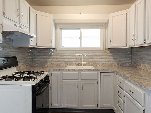 2nd image of 4114 Woodmere Dr