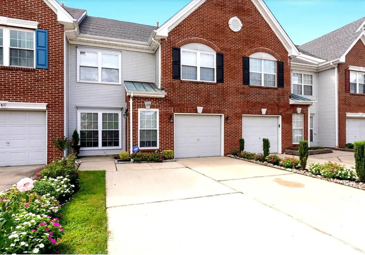 3 bed, 2.5 bath, 1914 sqft, $3,250 — Photo 1