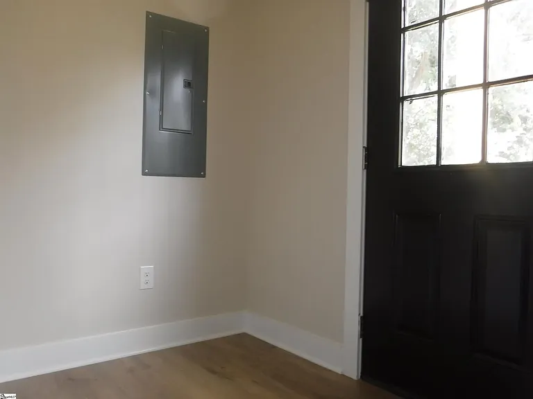 504 Greenlea St — Photo 9