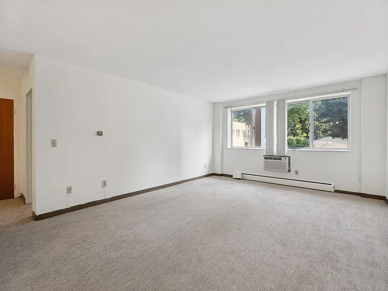 1776 St. Clair Ave — Photo 5