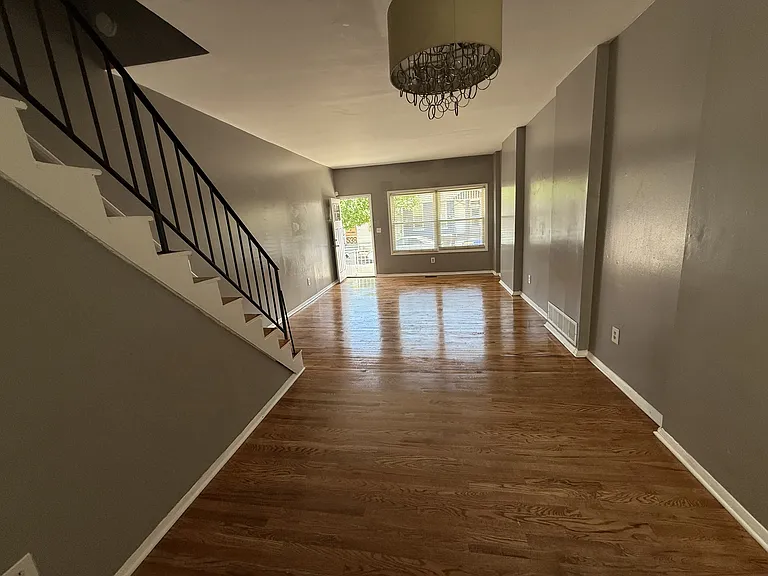 537 Newton Ave — Photo 2
