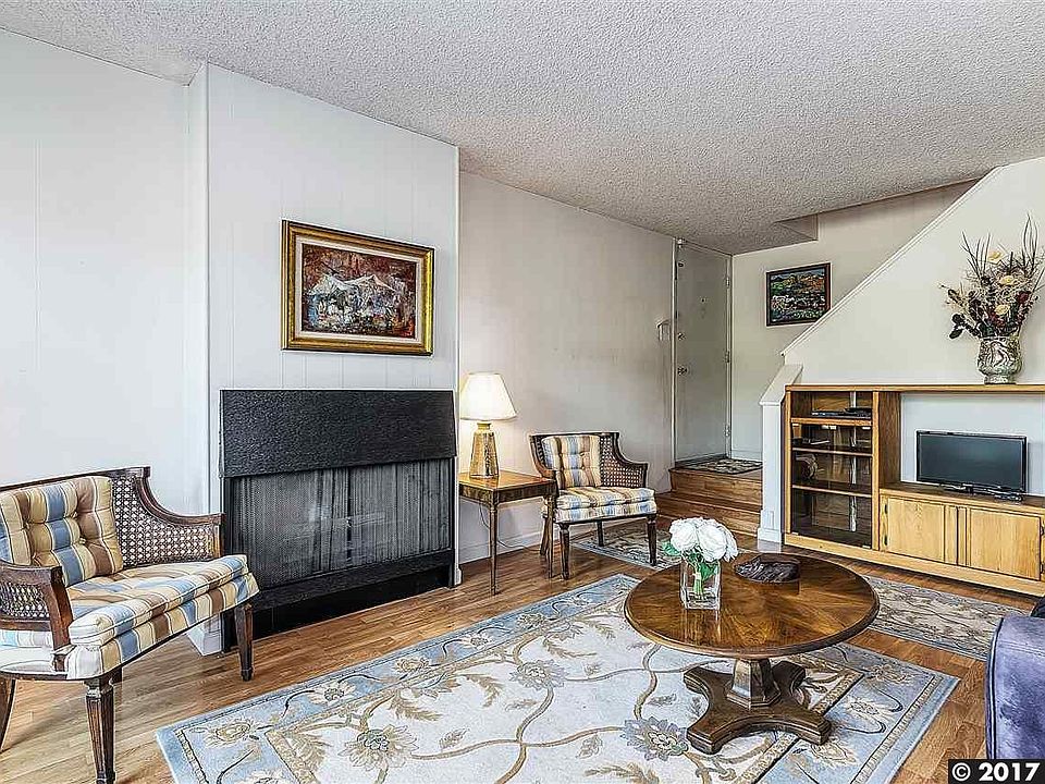 1st image of 1810 Cole Ave APT 4