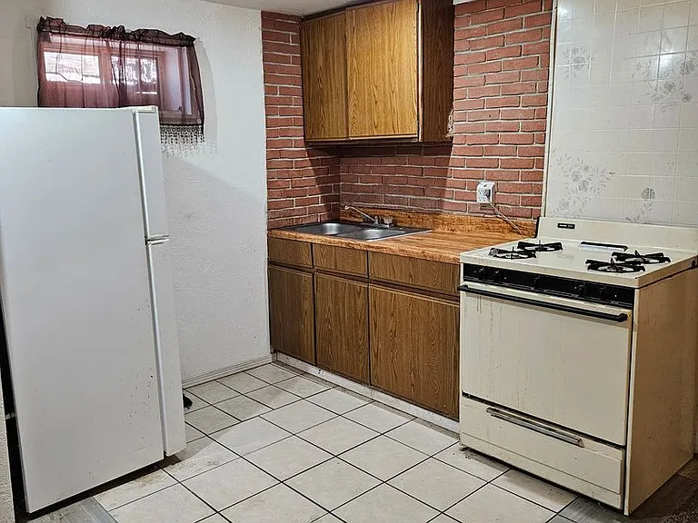 334 Saint Patrick St — Photo 4