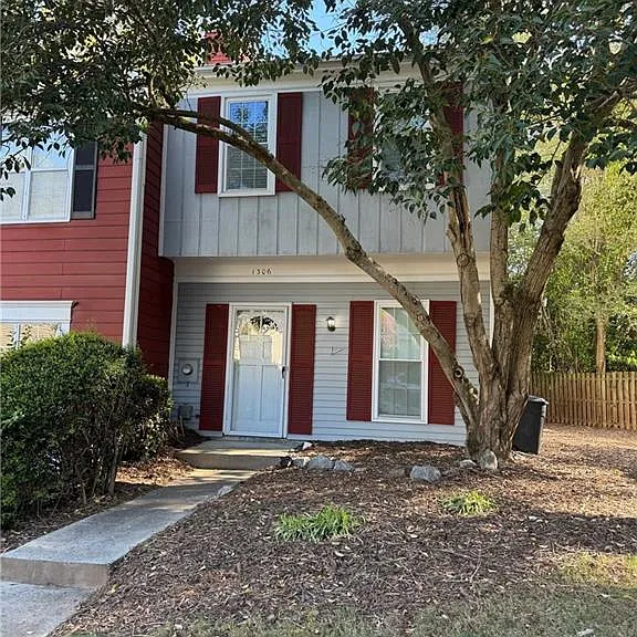 1306 Wedgewood Ct — Photo 2