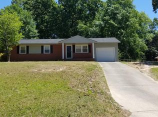 401 Lansdowne Rd, Fayetteville, NC 28314