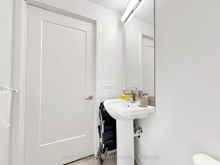 70 Princess St #2404 — Photo 24