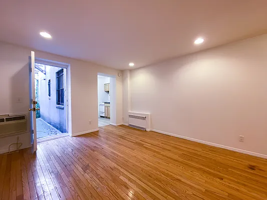 Rented by Compass | media 29