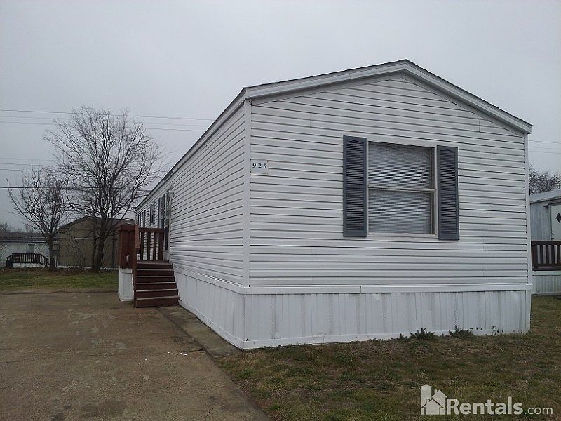 1st image of 925 Cardinal Dr
