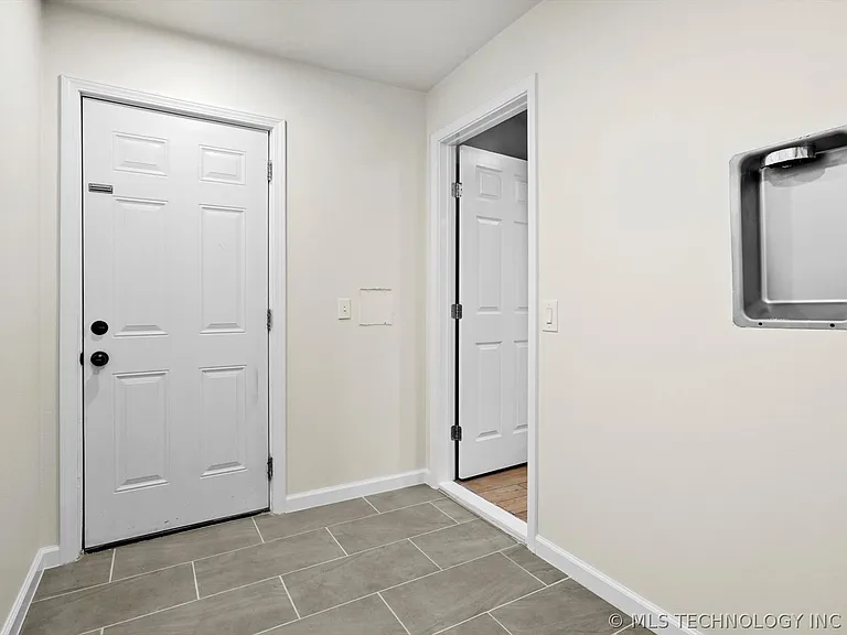 524 W Toledo St — Photo 23