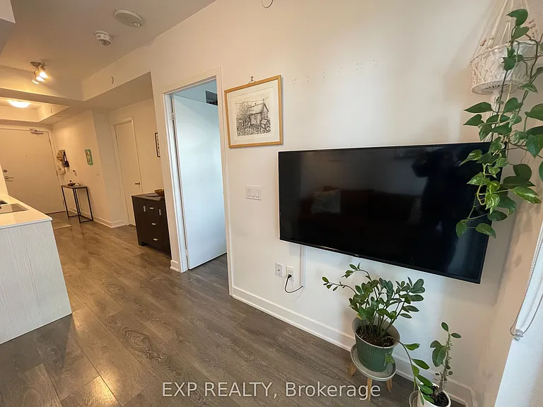 195 Redpath Ave #2015 — Photo 12