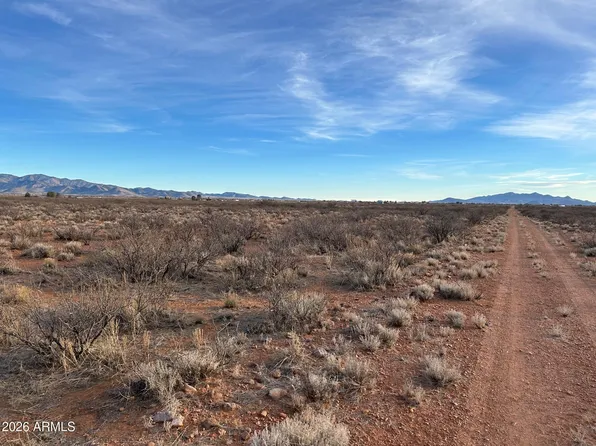 12575 S Los Gatos Trail #7, Pearce, AZ 85625