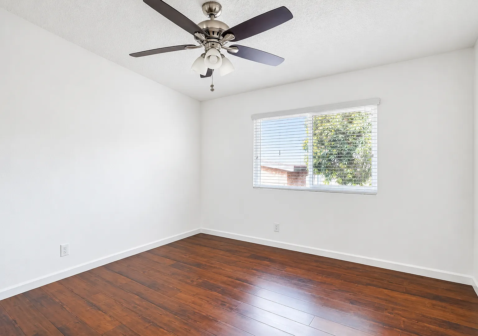 1042 Leighton Ave — Photo 4