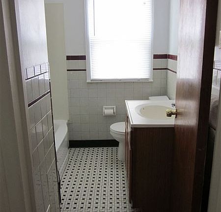 Rutgers Bathroom 7-25-2015 2-13-15 PM.