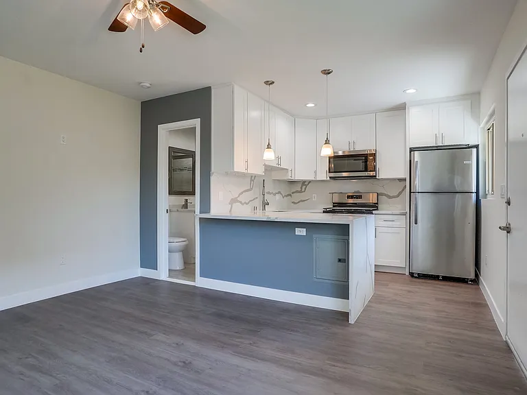 3528 W Adams Blvd — Photo 2