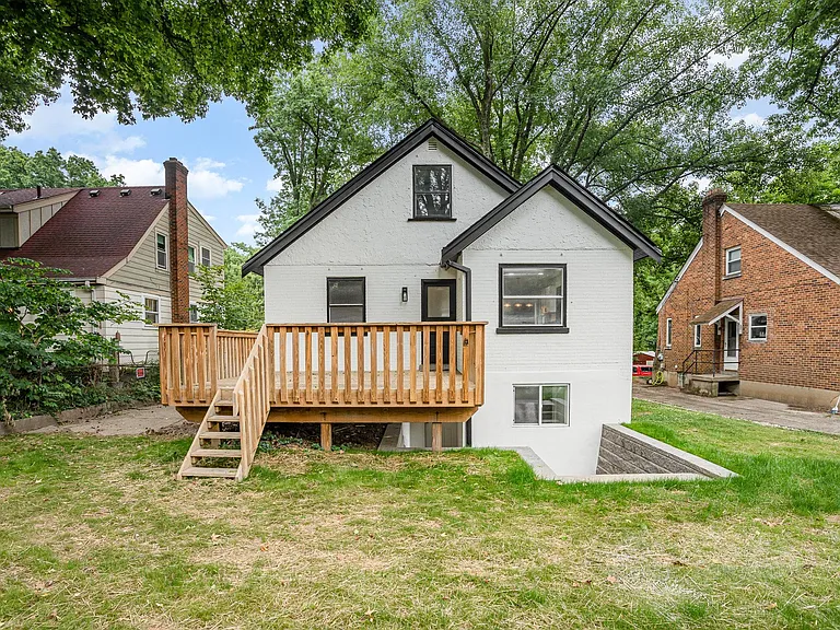 3245 Koenig Ave — Photo 20