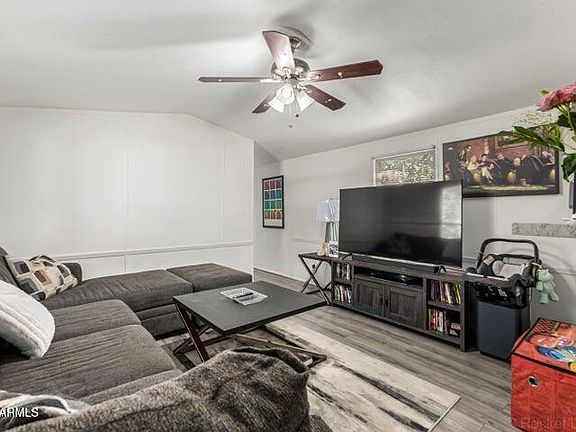 4th image of 8427 W GLENDALE Avenue #15