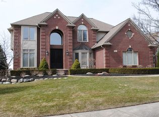 1271 Tulberry Cir, Rochester, MI 48306