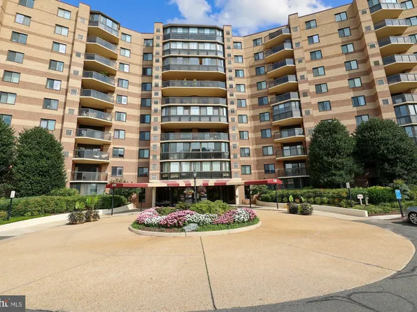 8340 Greensboro Dr APT 220, Mc Lean, VA 22102